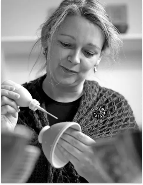 Portræt af ejeren af Lope i gang med sit håndværk brugt på forsiden.